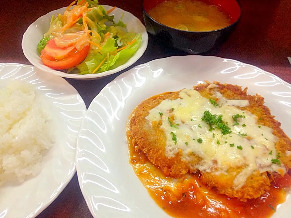 外食-4  
ポークカツレツのチーズ焼き定食
お値打ちの650円(^^)|yukio58さん