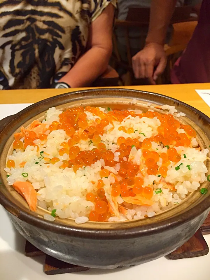 いくらとしゃけの土鍋ごはん🍲|シナミルさん