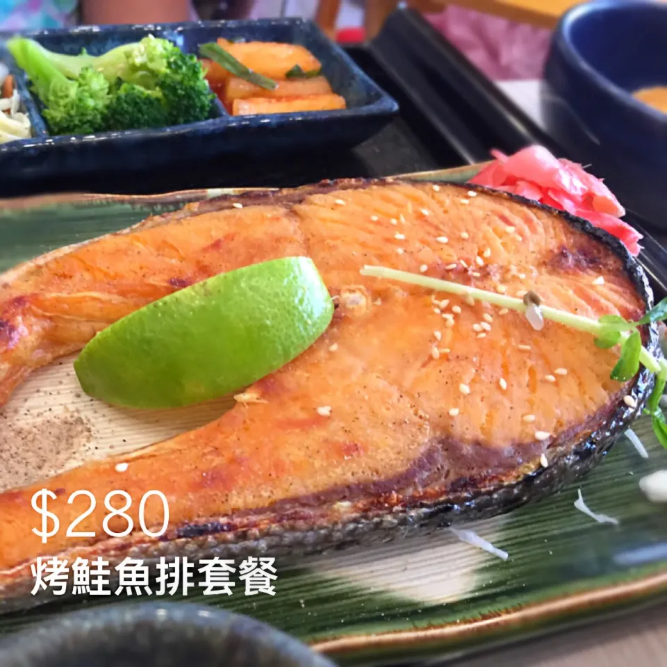 烤鮭魚排套餐|手牽手一起過好日子。さん