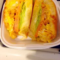 Lobster sandwich w/ cheese lettuce and tomato|Tesha Rolleさん