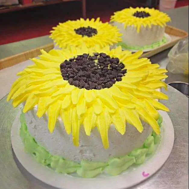 sunflower cakes|CHUENCHAIさん