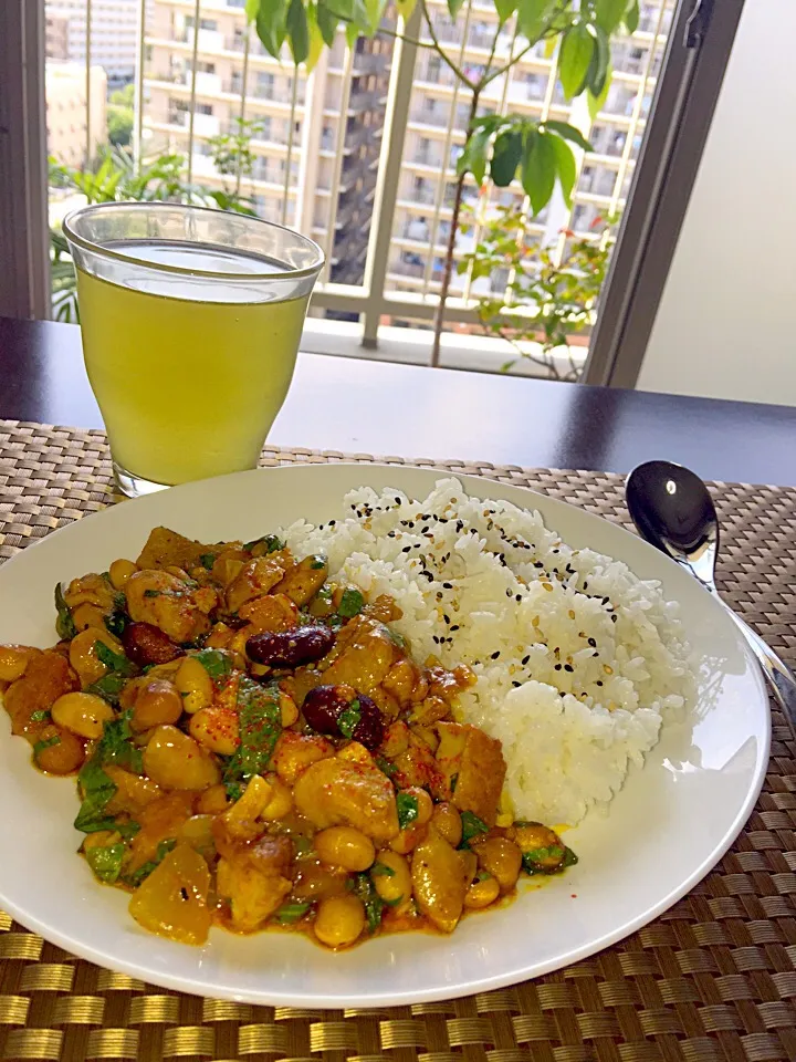 Snapdishの料理写真:Breast chicken and beans garam masala 🍴😋|judith sawahataさん