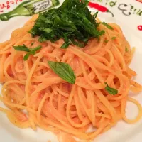 Snapdishの料理写真:パスタのご紹介
明太子とバジリコのスパゲッティ

こんなピンクの鮮やかな色した明太子をたっぷりと使ってます。|あきさん