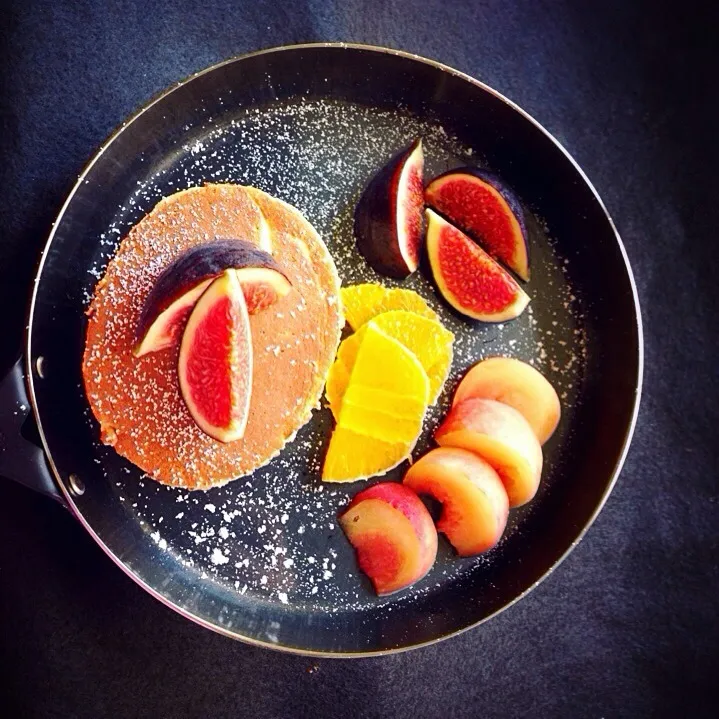 Snapdishの料理写真:Ricotta poppyseed pancakes with fresh figs, oranges & donut peach. リコッタチーズ パンケーキ, イチジク, オレンジ, もも|coxiella24さん