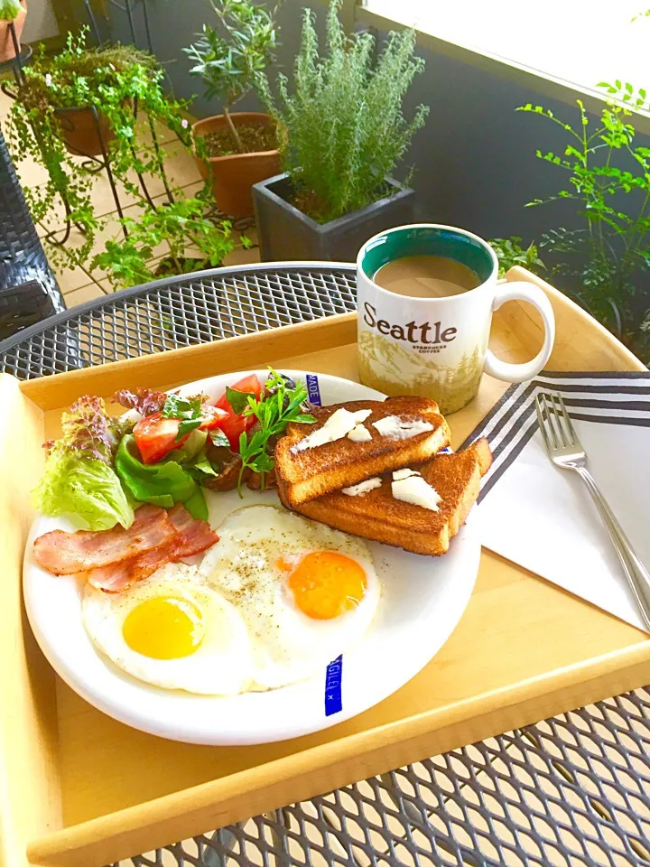 連休最後の日は、ベランダでゆったりブランチ🍞☕️🌿|まみりんごさん