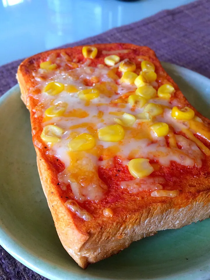 Pizza toast for late lunch|Nigelさん