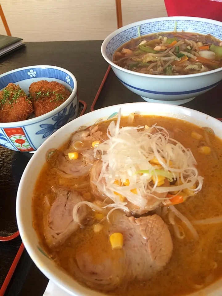 Snapdishの料理写真:味噌チャーシュー&海鮮うま煮麺&ミニカツ丼|hiroさん