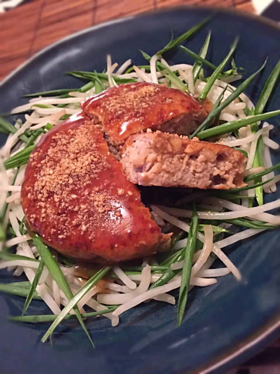 照り焼き豚バーグ(*'(OO)'*)ﾌﾞﾋ😁✌🏼️（笑）*:.｡.(＊ˆ﹀ˆ＊).｡.:*|チョッパー＆ホヌさん