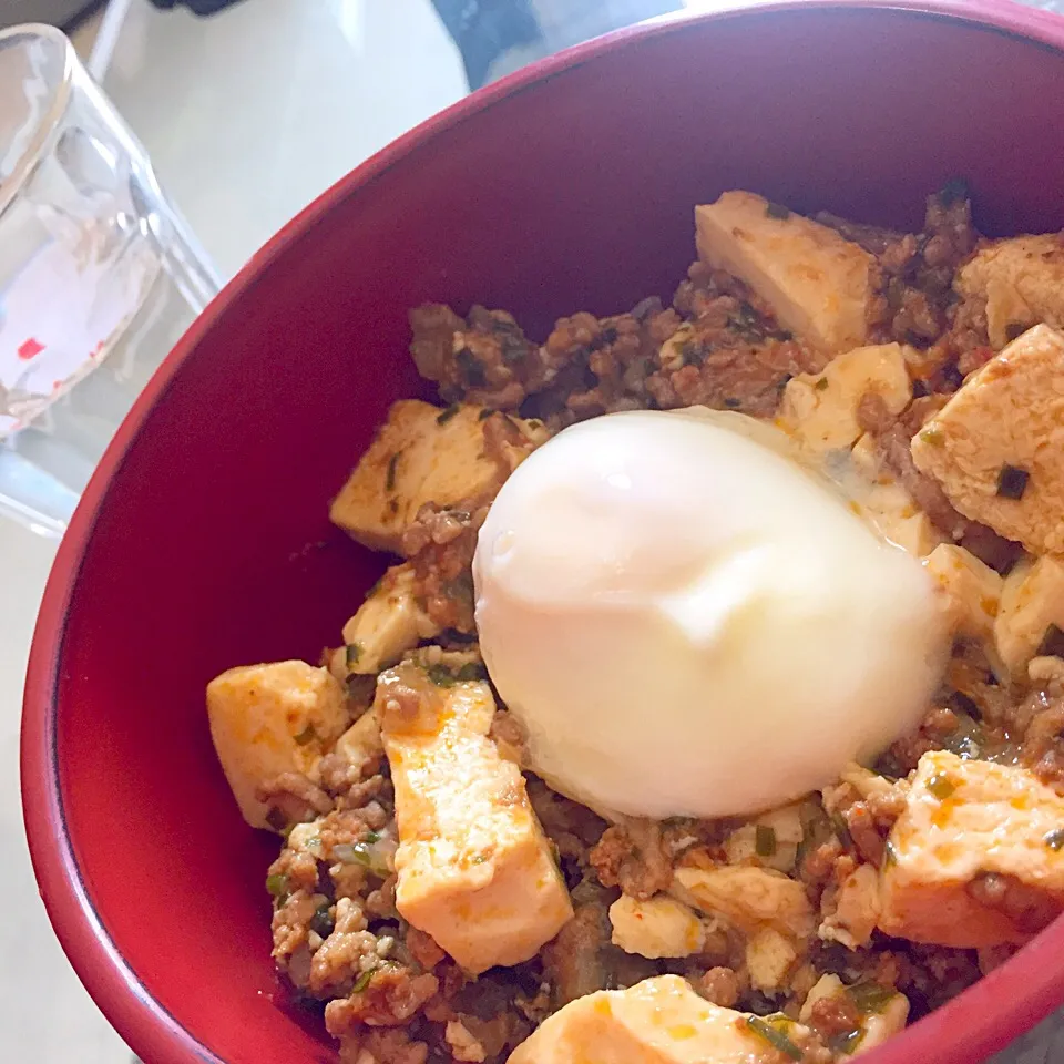 麻婆豆腐丼温玉のせ|𝕜𝕪𝟙𝟘𝟚𝟘𝟙𝟠さん