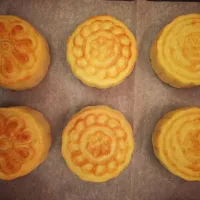 Snapdishの料理写真:Chinese moon cake|Cathyさん