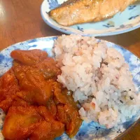 Snapdishの料理写真:カレーとシャケのムニエル|rikaさん