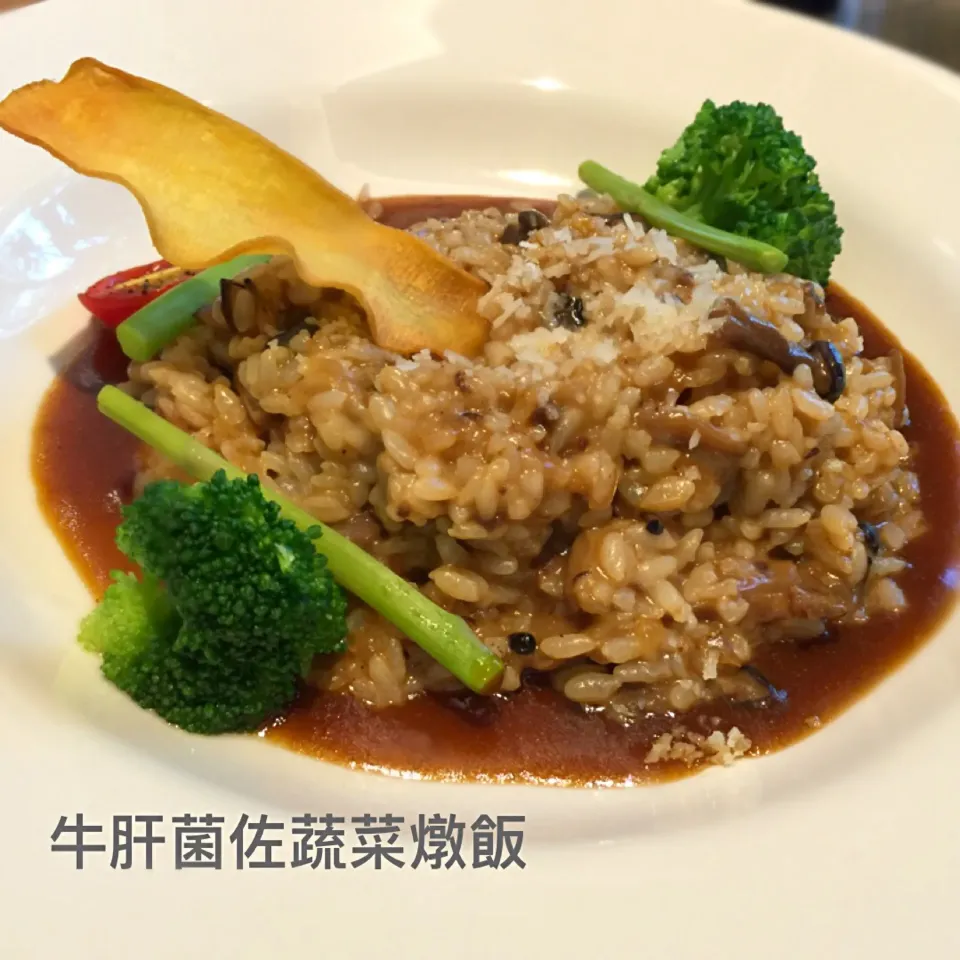 Snapdishの料理写真:牛肝菌佐蔬菜牛肉燉飯|手牽手一起過好日子。さん