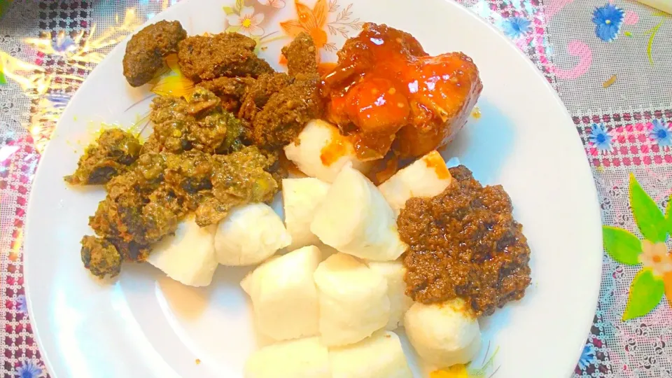 rendang daging, ayam masak merah,kuah kacang,rendang kerang....round kedua...Hahaha|Syed Aiman Haqeemさん