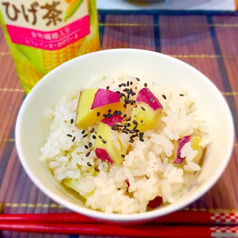 「とうもろこしのおいしいヒゲ茶」を使ってみたSnapdishの料理・レシピ写真:とうもろこしのひげ茶で炊いた
ホクホクさつまいもごはん