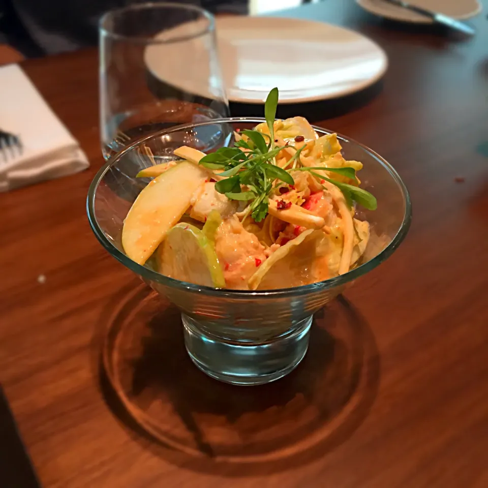 Alaskan king crab and apple cocktail with pink pepper corn|해리さん