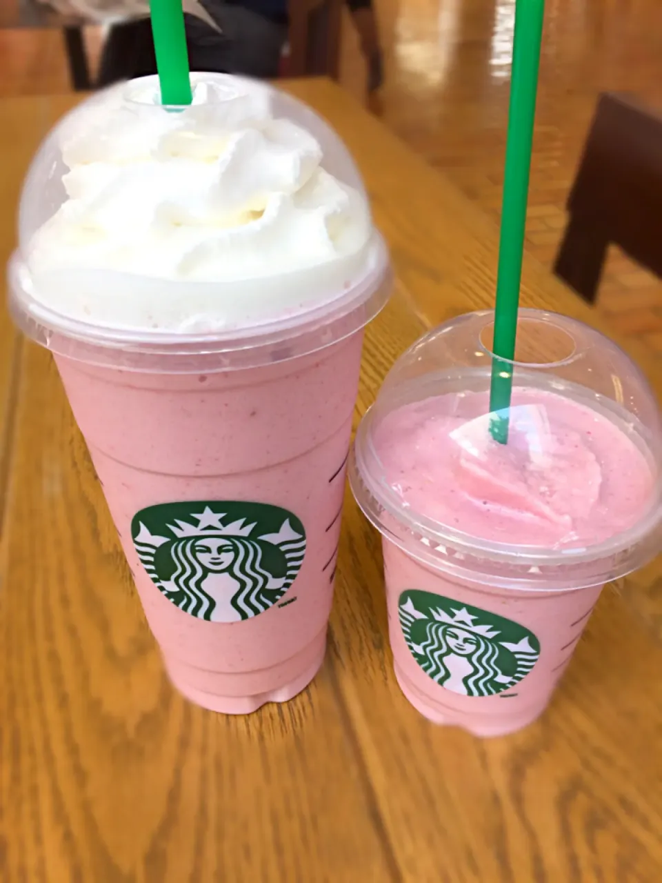 Strawberry shortcake frappuccino🍰🍹|prinSjさん