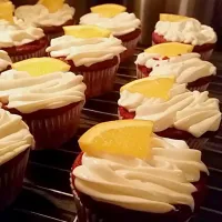 Snapdishの料理写真:red velvet cupcakes with lemon/orange cream cheese frosting🍴😋|sconieさん