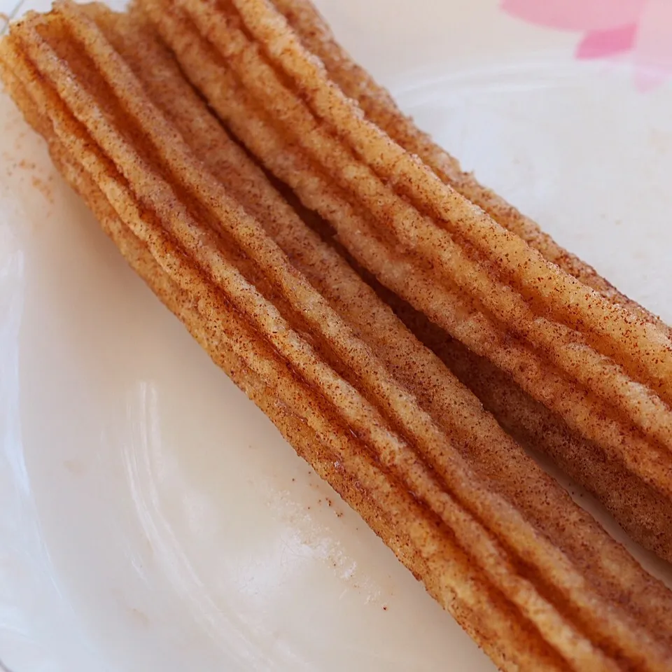 Churros というフィリピンのお菓子
別名スパニッシュ・ドーナッツだそうな|Kenny Hiraiさん