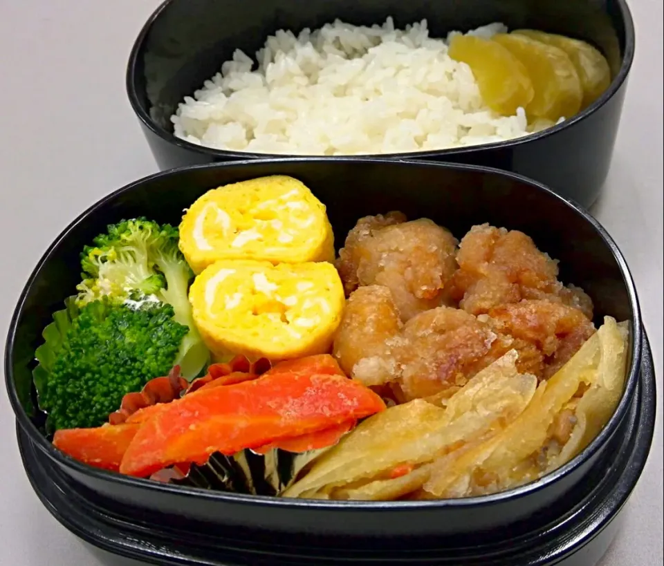 本日のサラメシは鶏唐揚げ弁当です♪|ニッパーさん