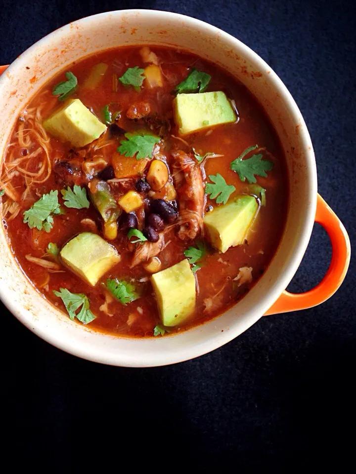 Mexican tortilla soup with avocado and cilantro|coxiella24さん