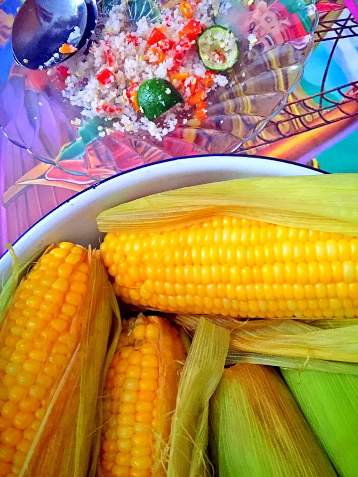 Boiled Sweet Corn Cob with Salt + ChiliPadi + LeprousLime|Meliaさん