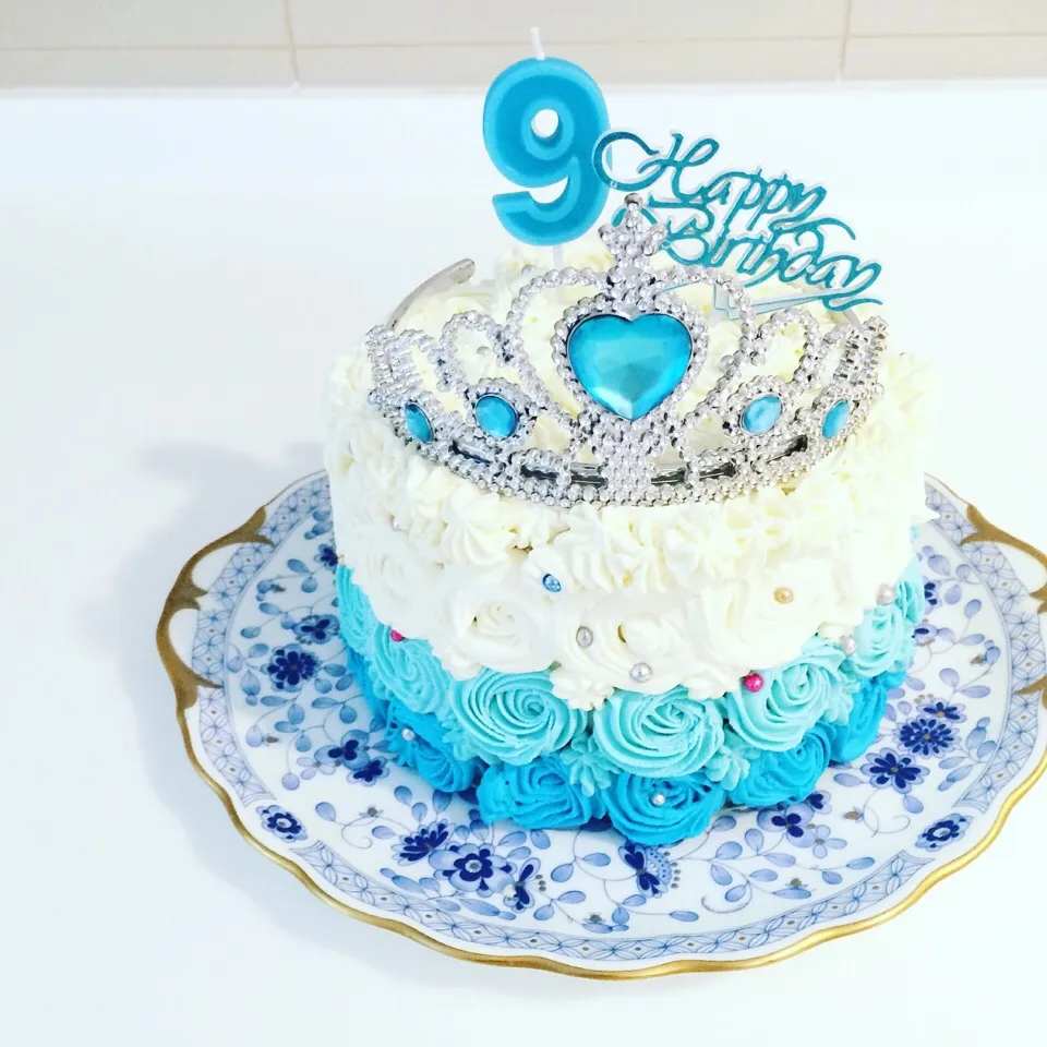 Snapdishの料理写真:Rose Swirl Blue Ombré Cake, inspired by FROZEN.|Yuka Nakataさん