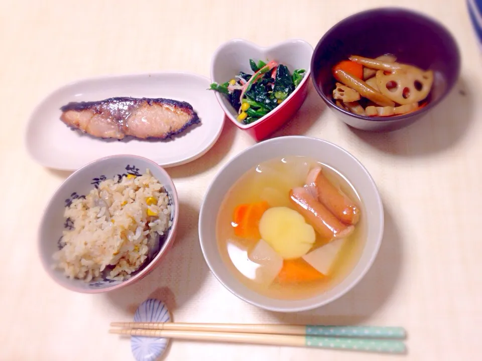 Snapdishの料理写真:夕飯#ブリの自家製味噌漬け#根菜きんぴら#ほうれん草の塩麹ナムル#ポトフ#トウモロコシひげ茶の炊き込みご飯|モグちゃんさん