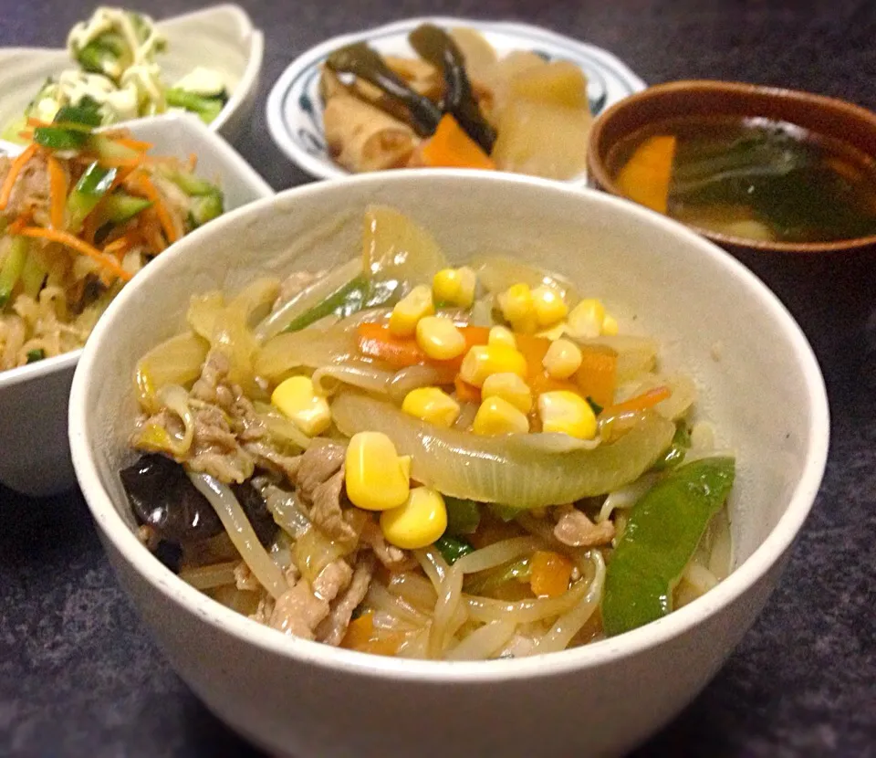 晩ごはん  中華丼 野菜スープ 切り干し大根とツナのサラダ ブロッコリーマヨラー油 ちくわと大根の煮物|ぽんたさん