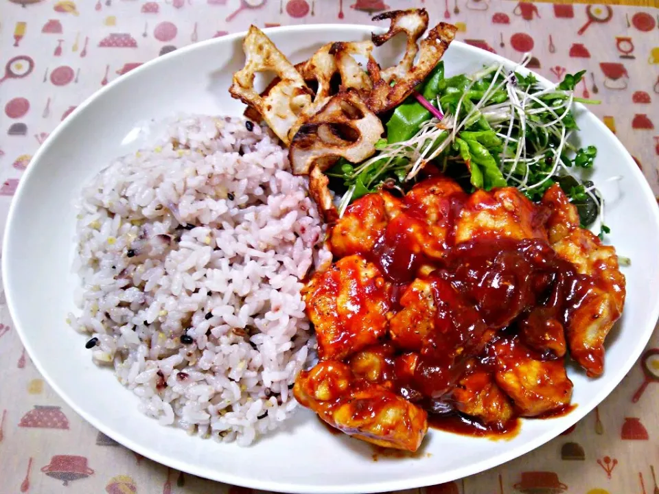 ９月17日 鶏肉のケチャップ炒め リーフサラダ れんこんの素揚げ わかめスープ|いもこ。さん