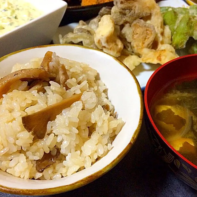 天然舞茸ごはーん定食🍄|ばん。さん