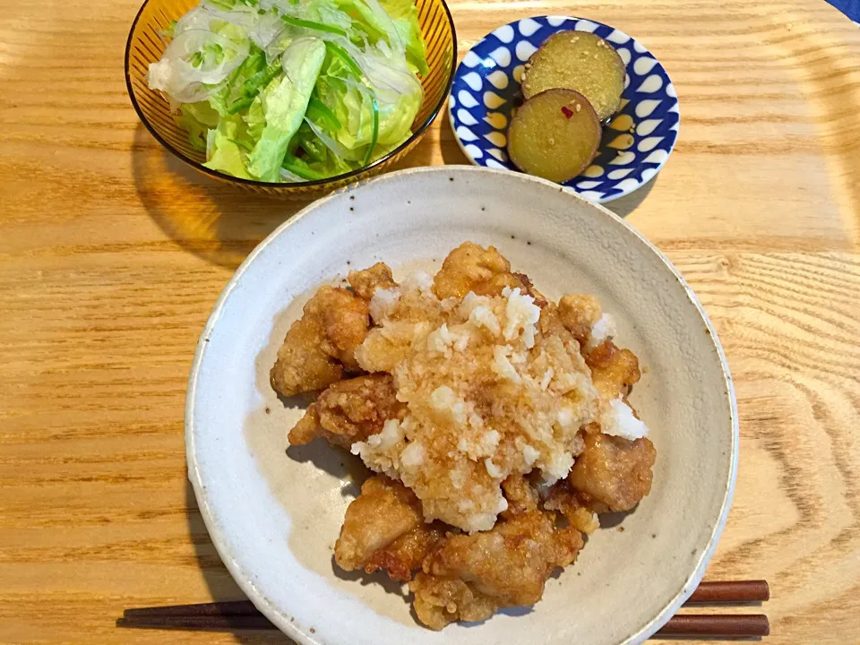 サラダ、さつまいもの甘煮、鳥唐揚げのおろしポン酢かけ✧*|Makiさん