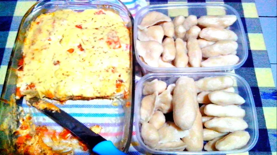 Bread lasagna  and fishcake (pempek palembang)|faridah trianaさん