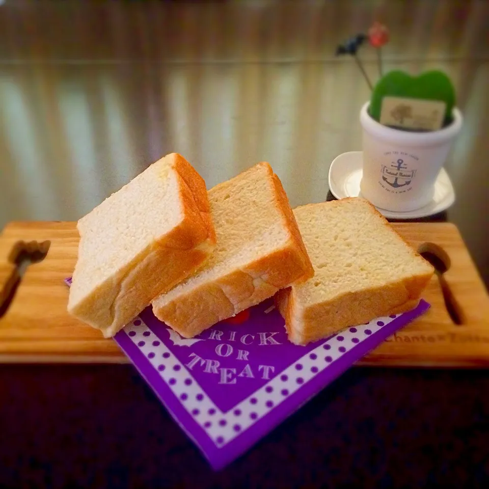 デニッシュ食パン^_^;バターが溶け過ぎた💦|ゆだともさん