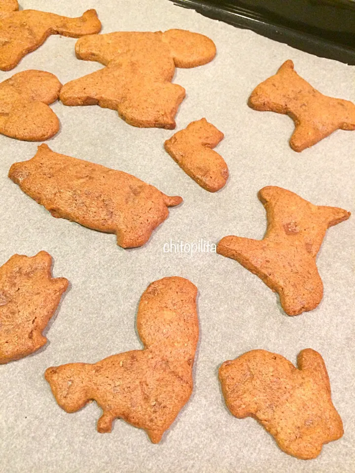 Animal chocolate cookies, just popped out of the oven.|chitopilitaさん