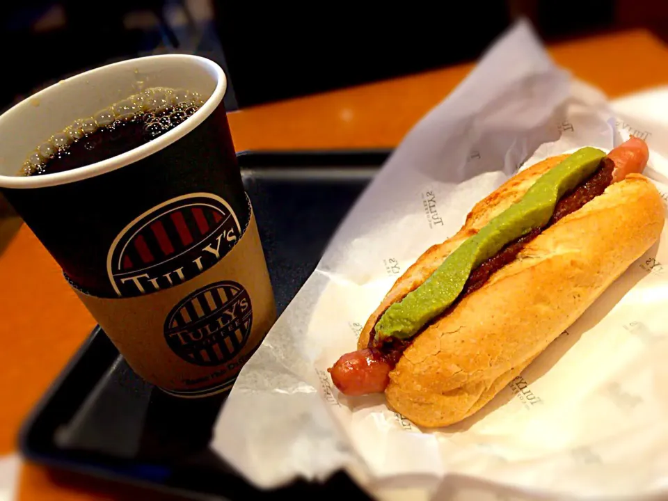 軽くランチ😋アボカド&プルドポーク～バーべキューテイスト～にコーヒー😋@TULLY'S COFFEE|しんやさん