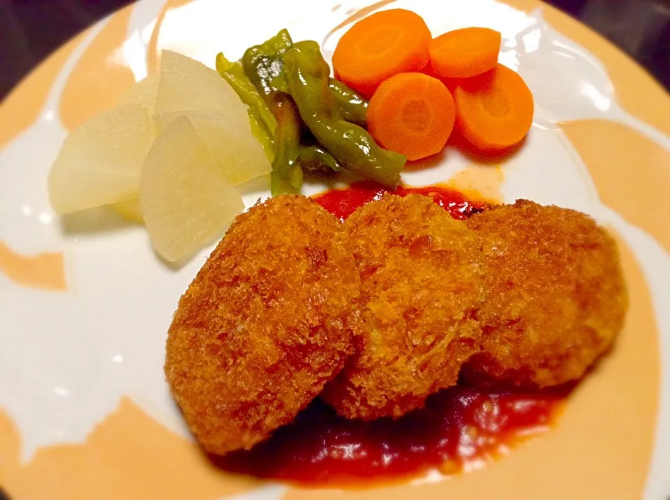 Snapdishの料理写真:カニクリームコロッケ 自家製トマトソース添え★|RIEママさん