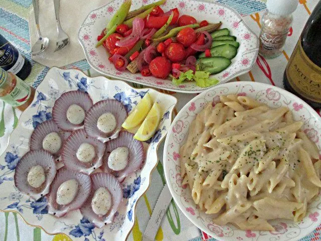 Snapdishの料理写真:つるっと貝柱♡焼き野菜(フルーツトマト激甘で)スパイシーマリネ、アルフレッドソースだくパスタなど|ふかرさん