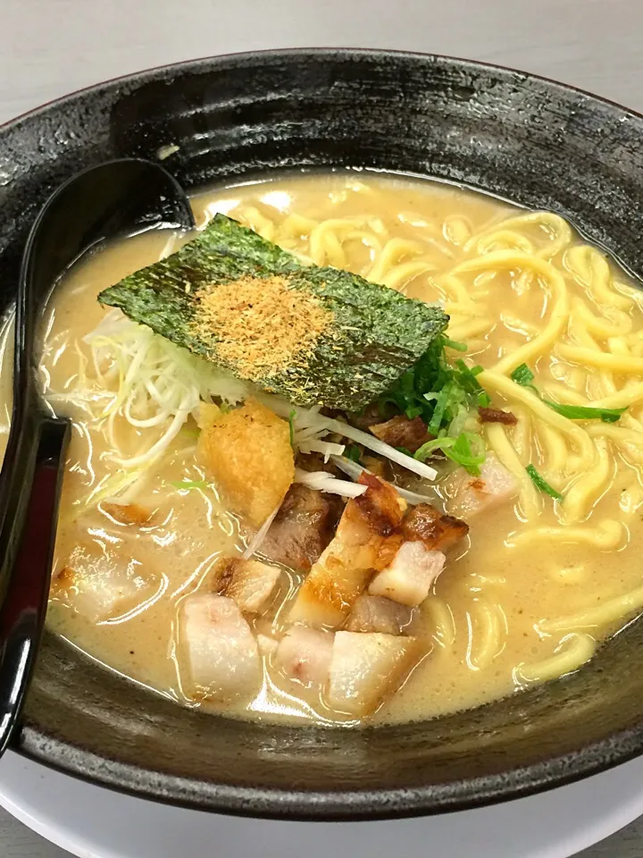 ふくちぁんラーメン 
魚介豚骨ラーメン|kattobiさん