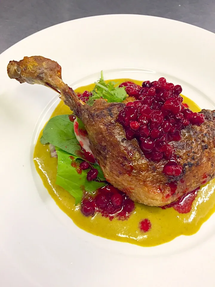 Confit duck, curry sauce and lingenberry  compot|Michael Kohlさん