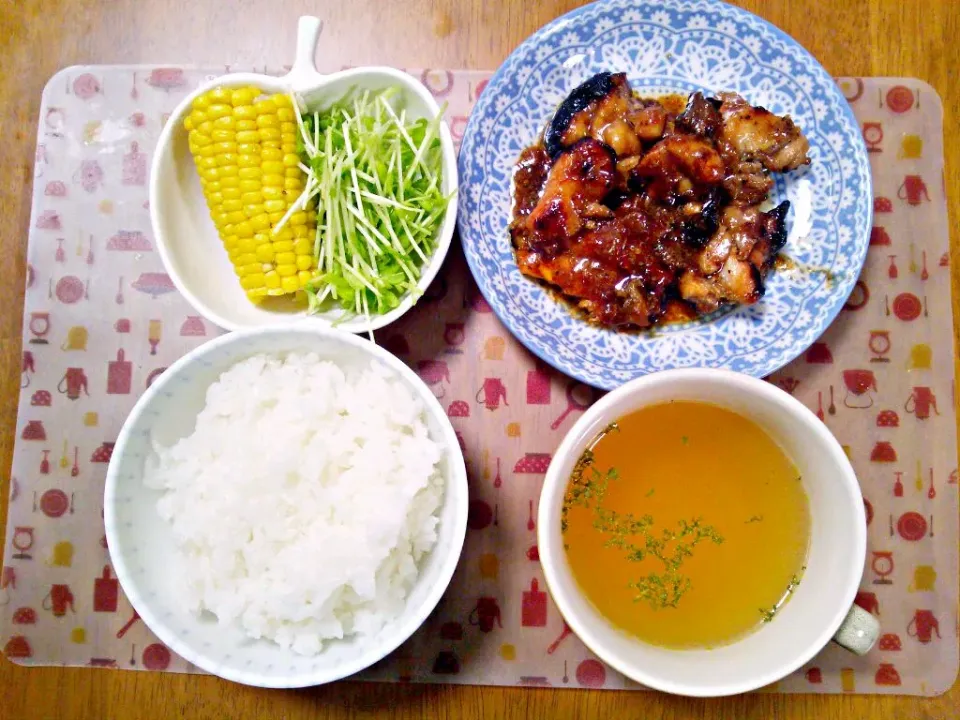 ９月19日 鶏肉のにんにく玉ねぎ醤油焼き 茹でとうもろこし 豆苗サラダ コンソメスープ|いもこ。さん