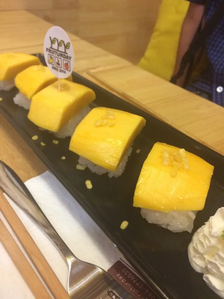 Mango Sticky Rice Sushi|willklhさん