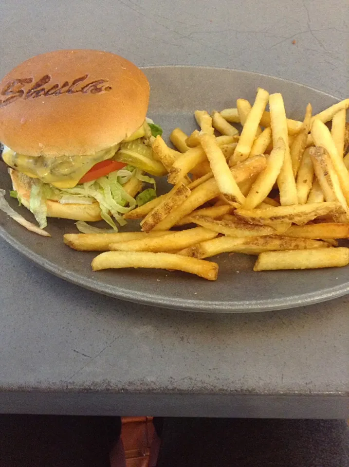 Shula Burger at Fort Lauderdale Airport|Milka Papricaさん