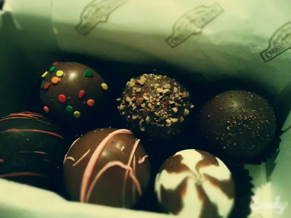 Assorted Truffles from Rocky Mountain Chocolate Factory|Courtney Alizabet Riess Handelさん