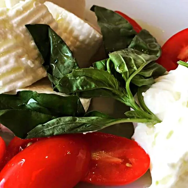 tomato basil mozzarella|CHUENCHAIさん