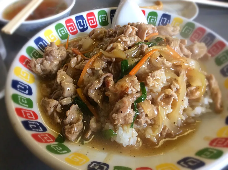 Snapdishの料理写真:あっしが高校生の時の定宿「中華料理屋   喜楽の肉丼」😋|アライさんさん