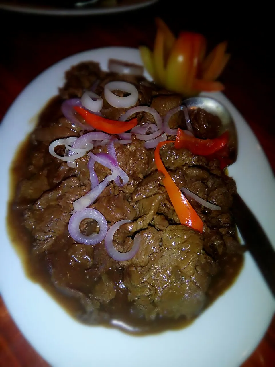 Beef Steak***thinly sliced beef cookd in soy sauce & lemon juice & garnished wth onion rings.|Enitsirhc Adamsさん