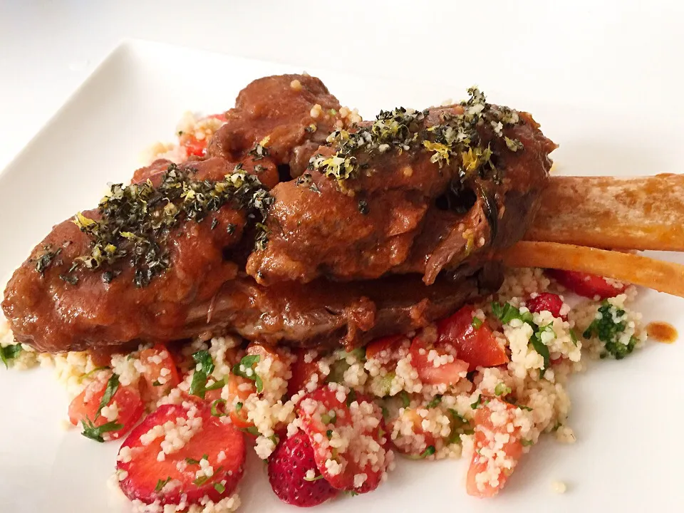 Slow cooked lamb shanks served with cous cous|12Dragonさん