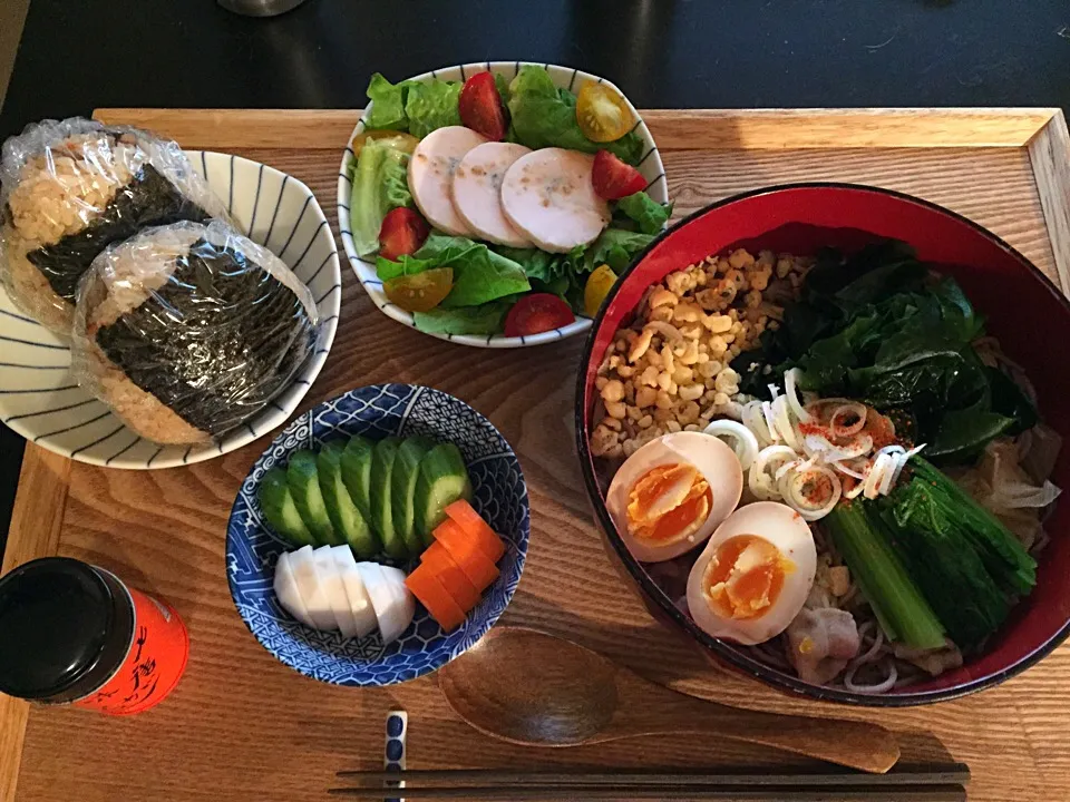 豚温蕎麦、鶏牛蒡の炊き込みご飯おにぎり、ぬか漬け|ayumiさん