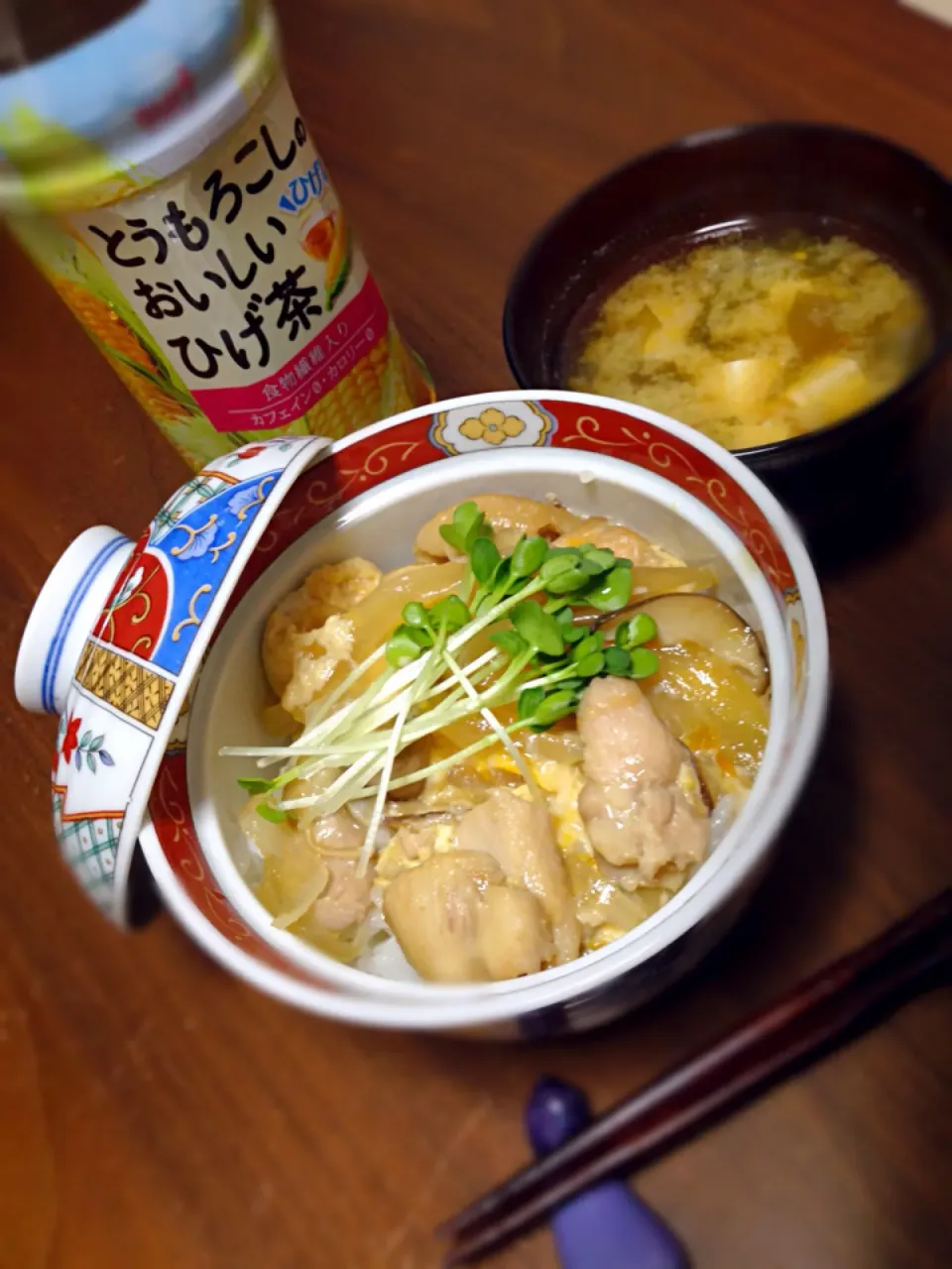 お出汁はトウモロコシ茶で！香ばし親子丼|なっぱさん