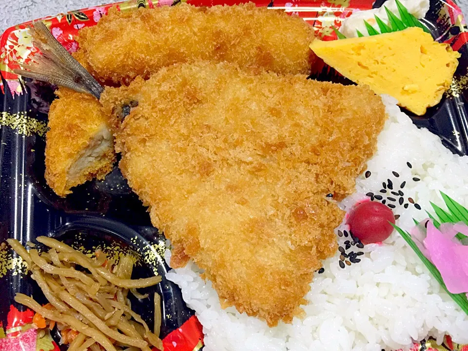 Snapdishの料理写真:ミックスフライ弁当|T. Wonderさん